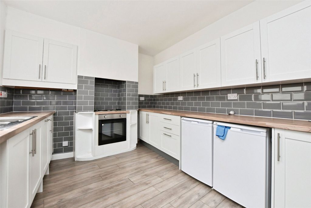 Property photo 1 of 10 Kitchen