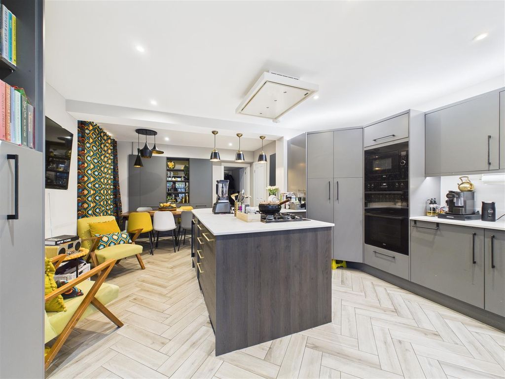 Property photo 2 of 16