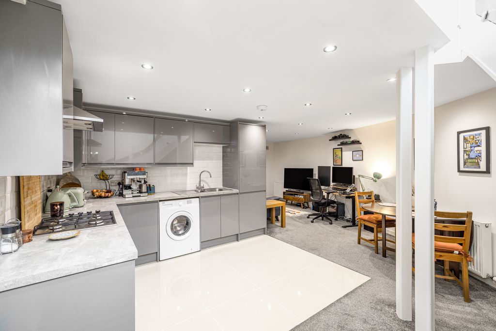 Property photo 2 of 16 Property Image 2