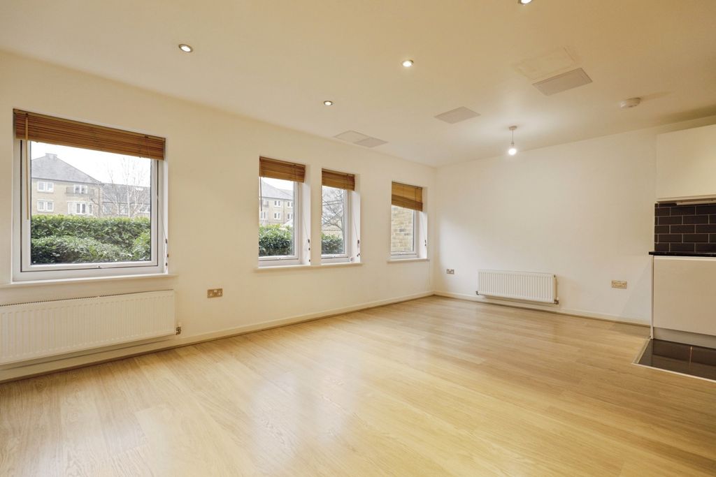 Property photo 2 of 8