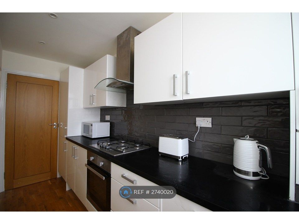 Property photo 3 of 9 Kitchen