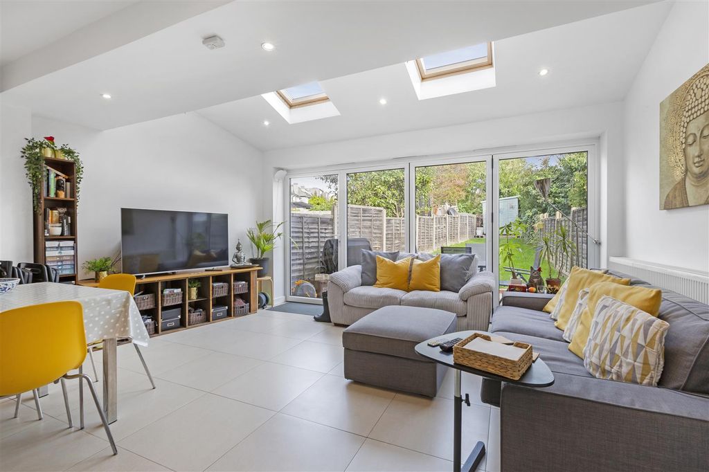 Property photo 1 of 11 Churston Drive.Jpg