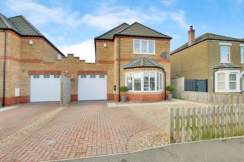 Property photo 1 of 24