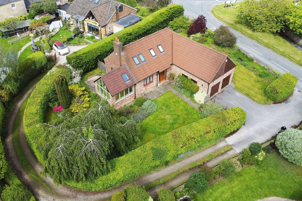 Property photo 1 of 28