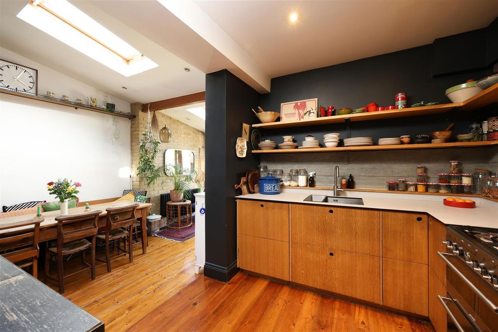 Property photo 3 of 33