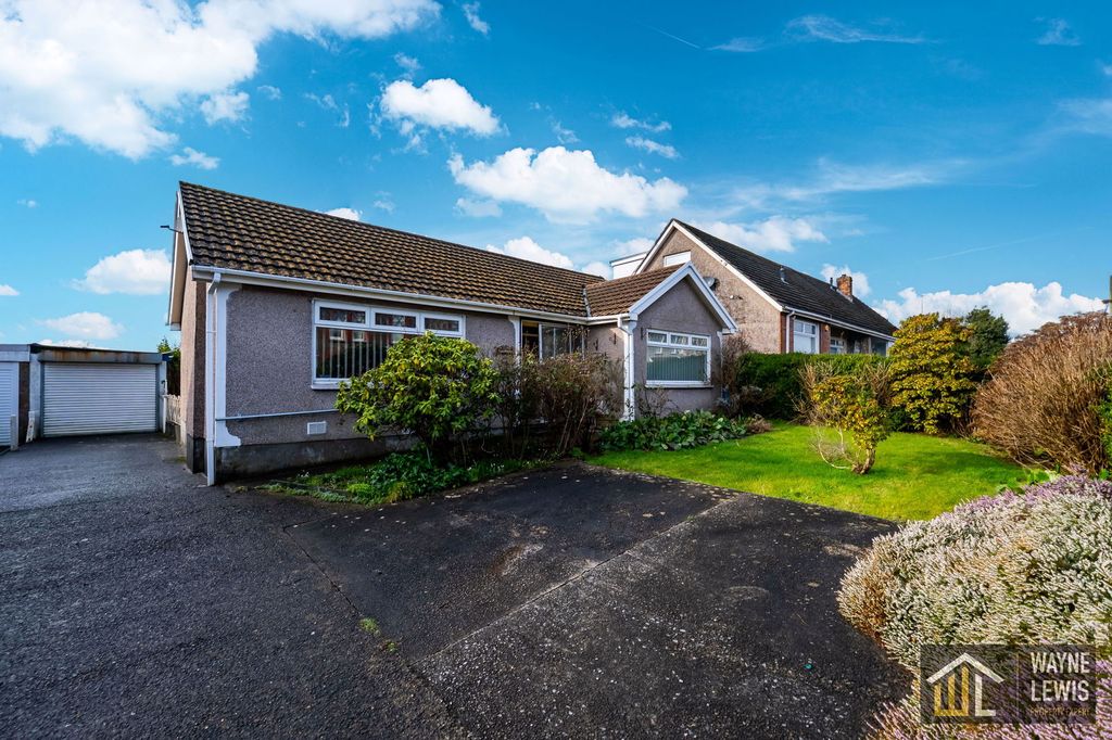 Property photo 1 of 32