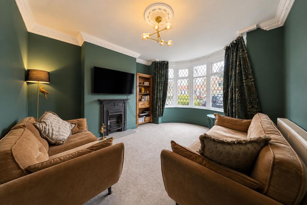 Property photo 2 of 34