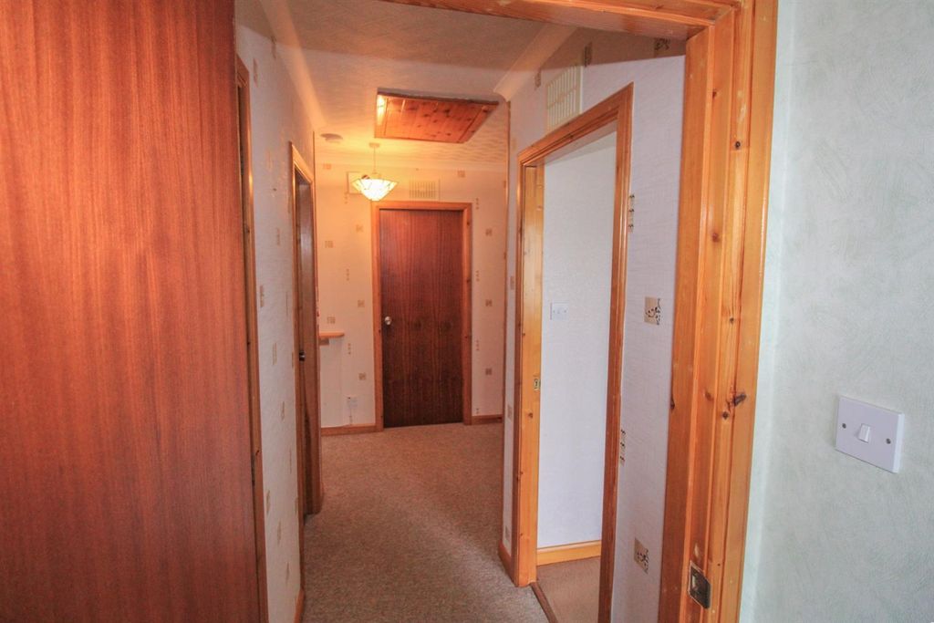 Property photo 2 of 24 Entrance Hall (2)-2.Jpg