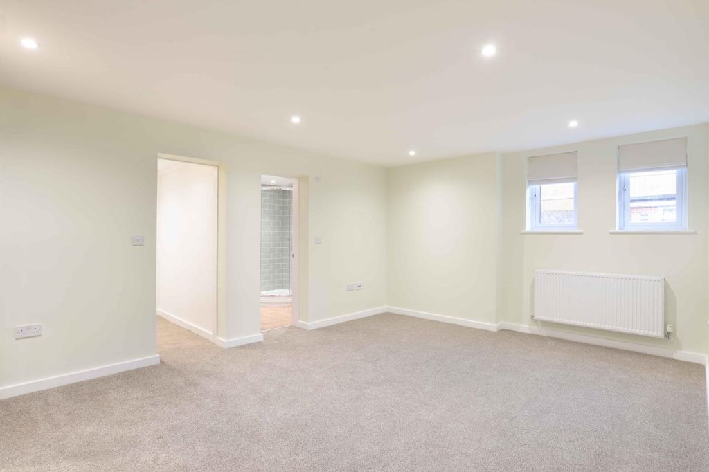 Property photo 3 of 6