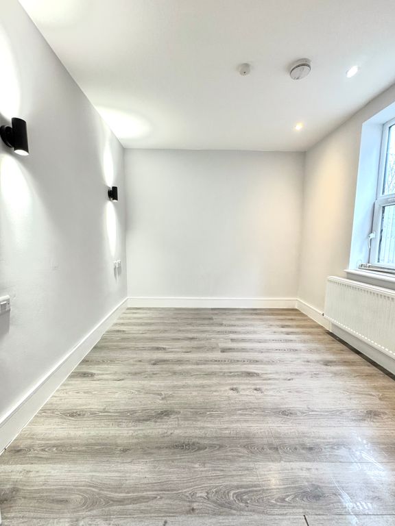 Property photo 1 of 2