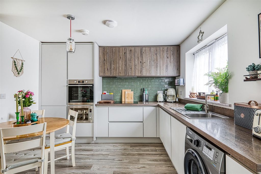 Property photo 2 of 22