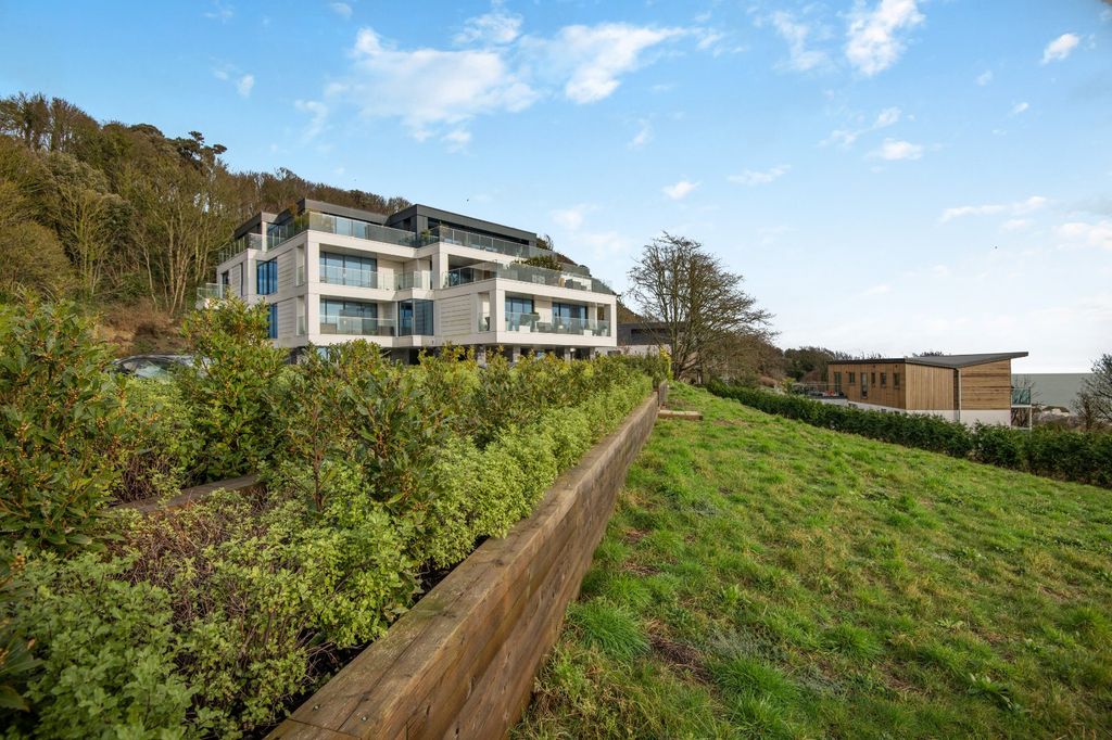 Property photo 2 of 18 Martello House