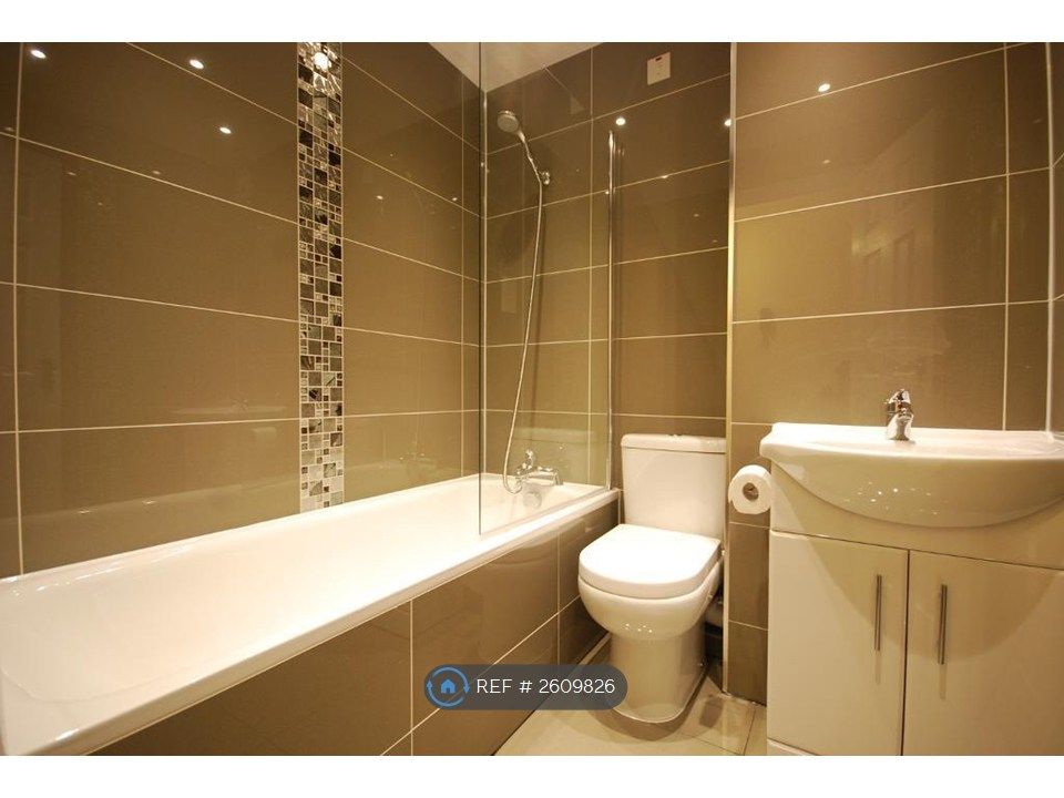 Property photo 3 of 7 Family Bathroom