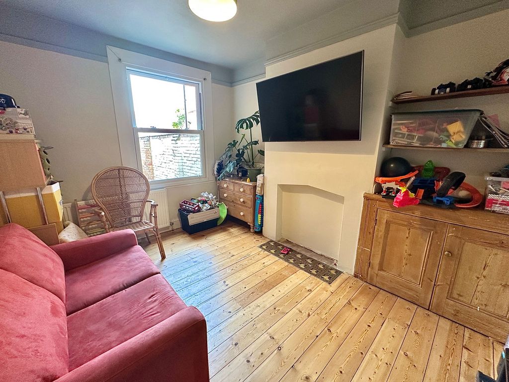 Property photo 3 of 18
