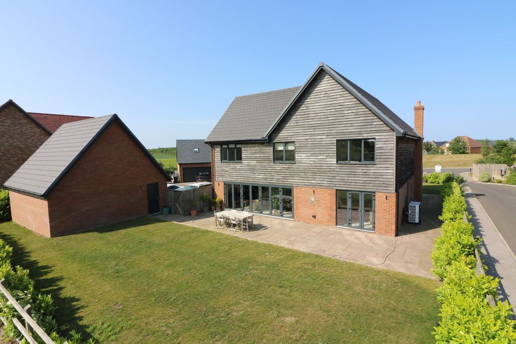 Property photo 1 of 26 3947670