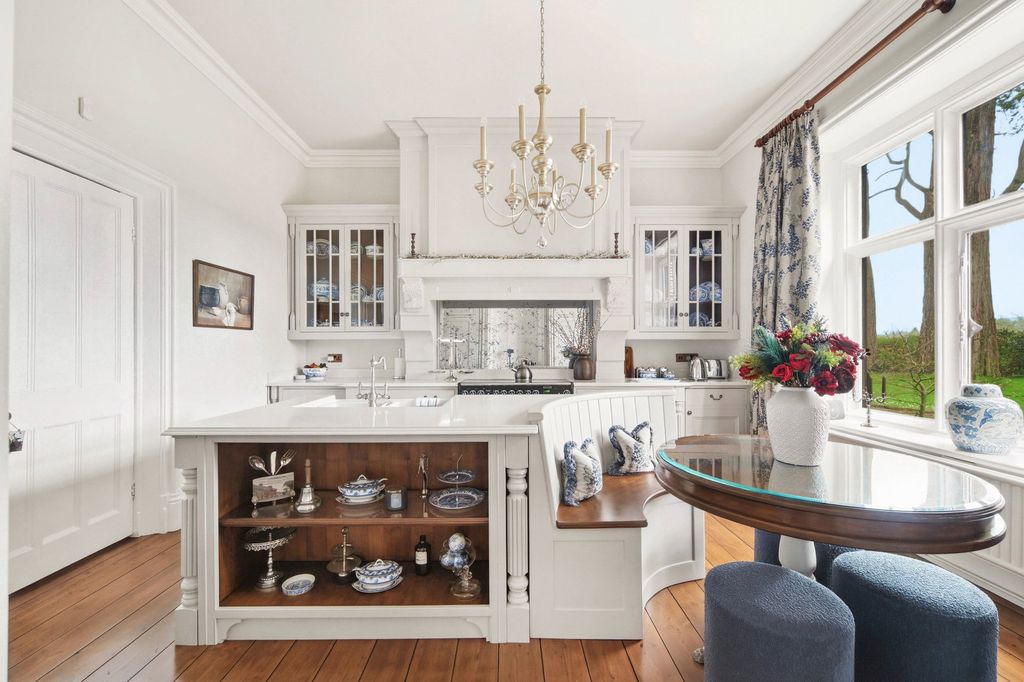 Property photo 3 of 48