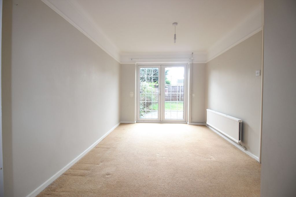 Property photo 3 of 10 Dining Room 