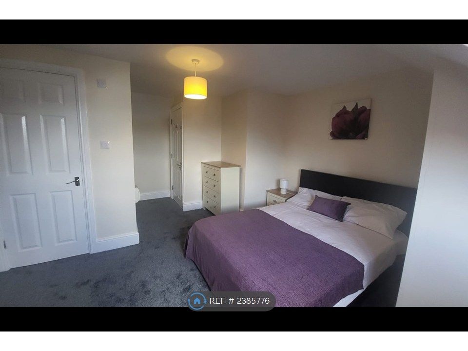 Property photo 1 of 9 Room 5 - Available
