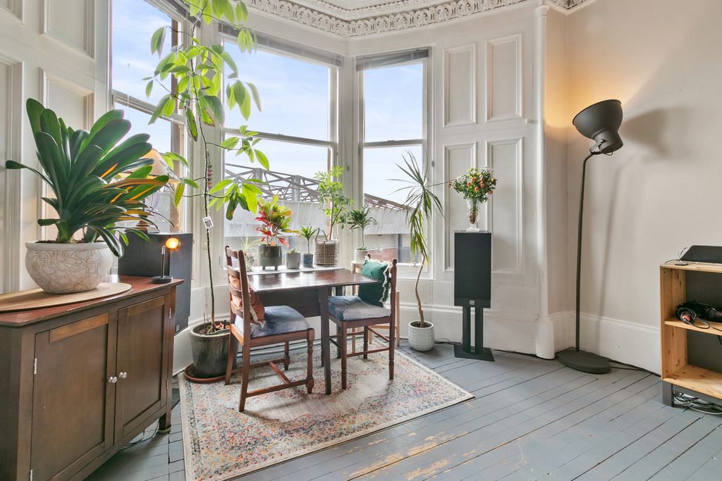 Property photo 3 of 28