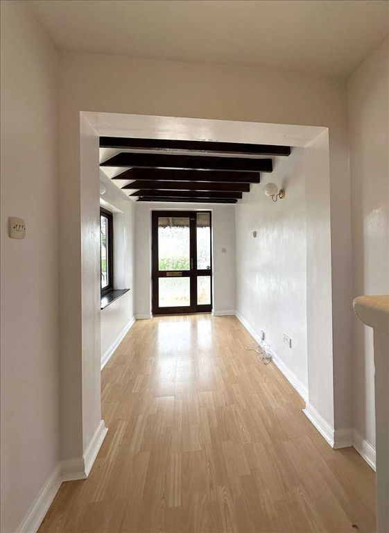 Property photo 3 of 16 Entrance Hall: