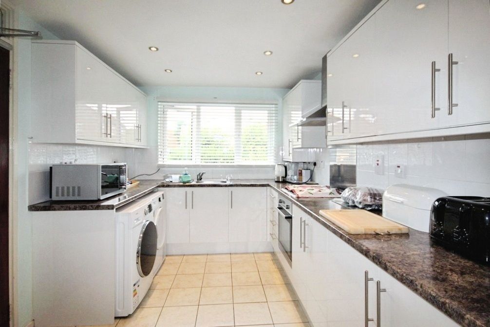 Property photo 3 of 12 Kitchen