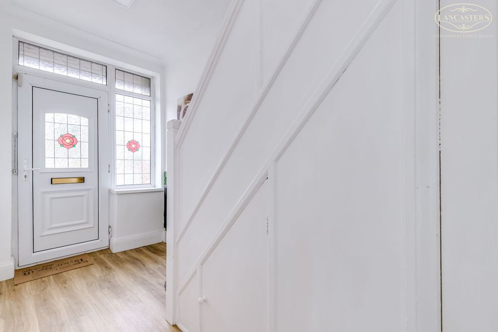 Property photo 3 of 21 Entrance Hallway