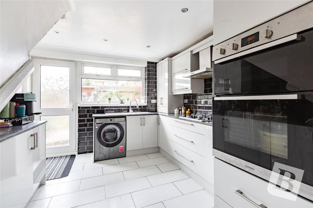 Property photo 3 of 15 Kitchen