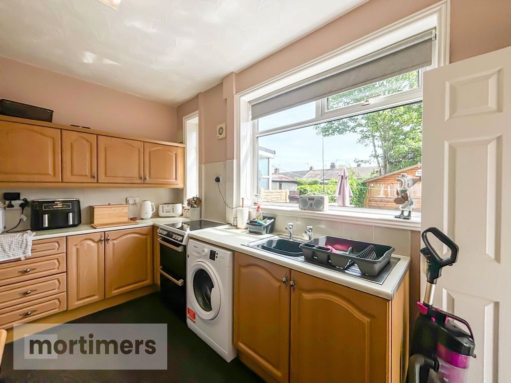 Property photo 2 of 17 Kitchen