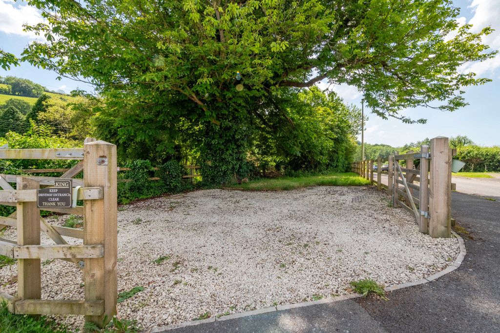 Property photo 2 of 34