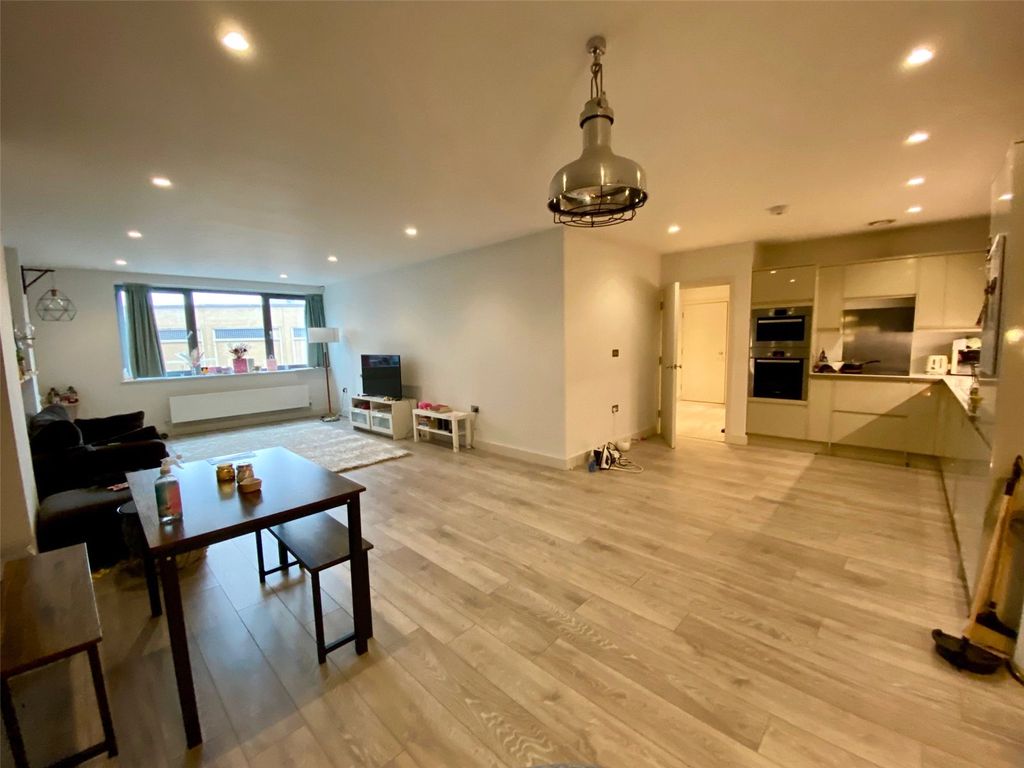 Property photo 2 of 12 Picture No. 27