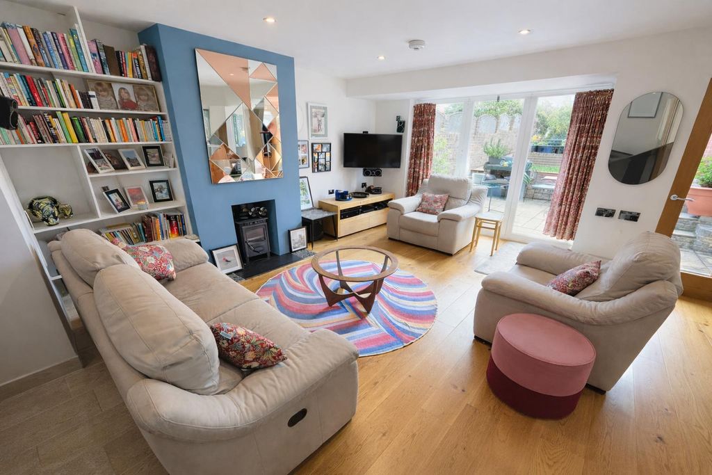 Property photo 2 of 18