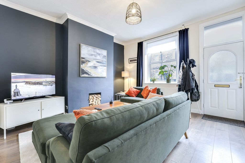 Property photo 2 of 15 Picture No. 10