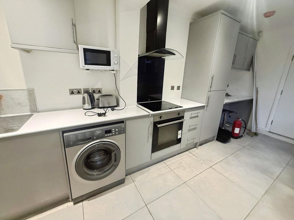 Property photo 1 of 14 Picture No. 05