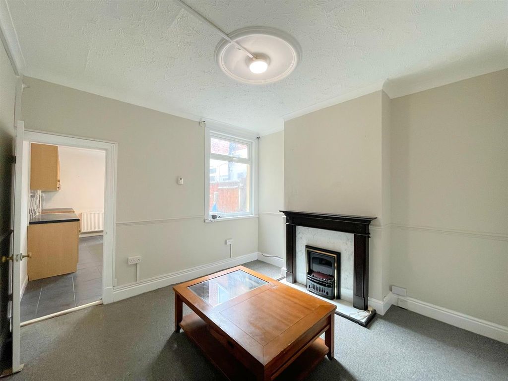 Property photo 3 of 10 Dining Room