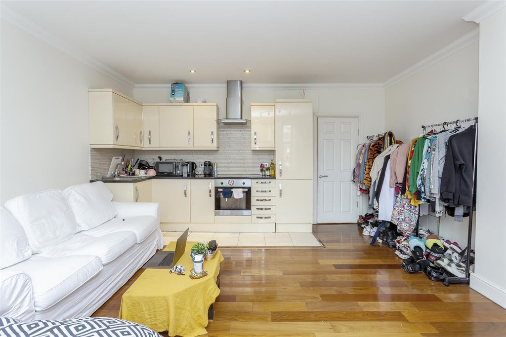 Property photo 3 of 6 011020206_Hawkea_3B Bond Street _W5 5Ap_005.Jpg