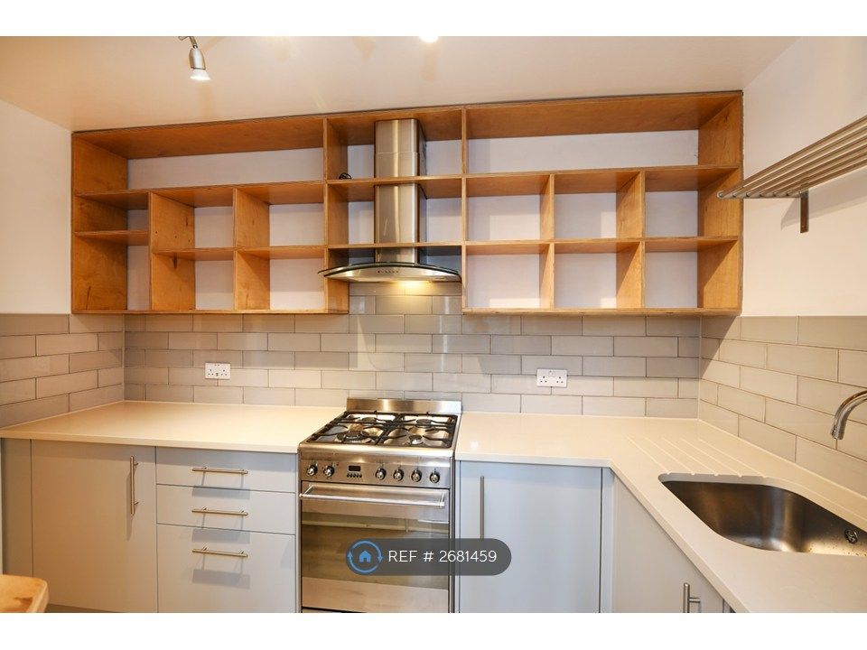 Property photo 3 of 9 Kitchen