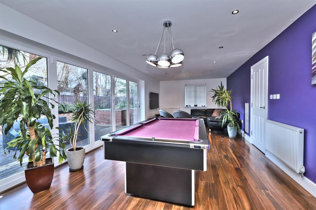 Property photo 2 of 21 28 Flowers Avenue (17).Jpg