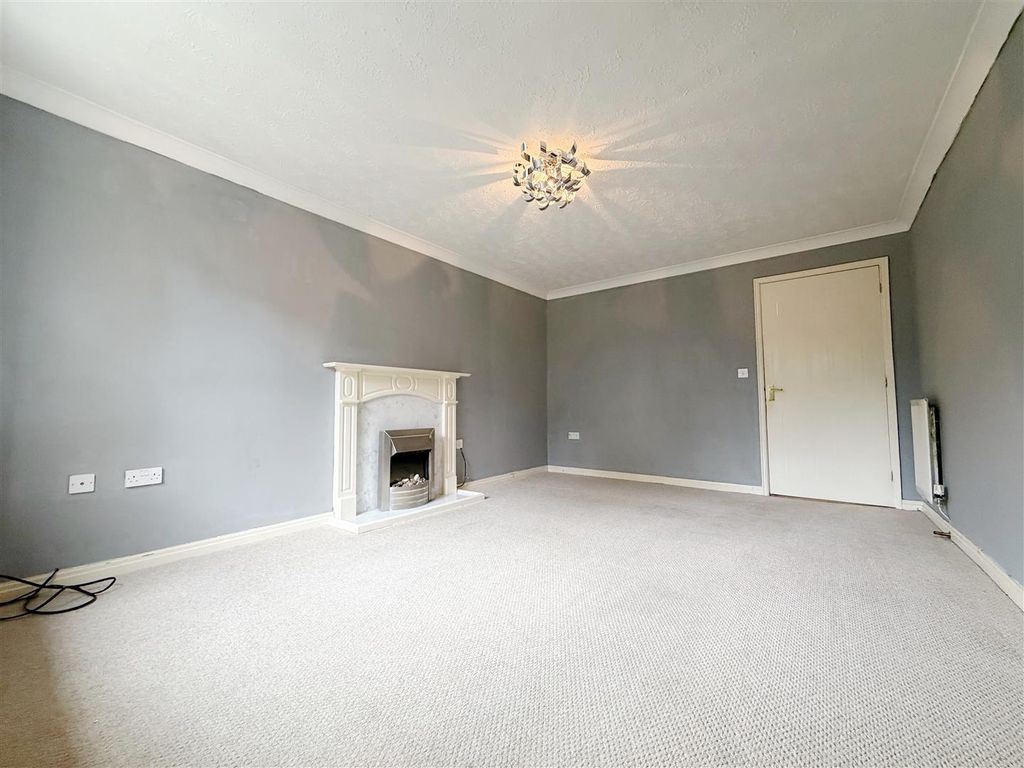 Property photo 2 of 18 Living Room