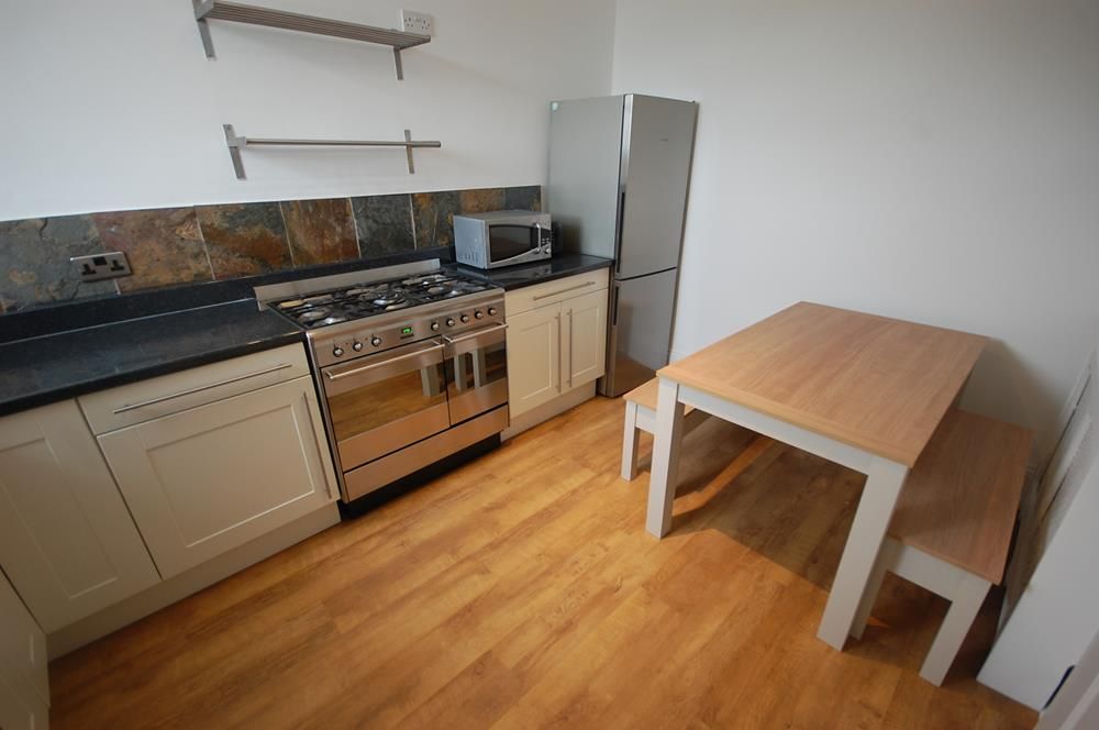 Property photo 2 of 9 Kitchen