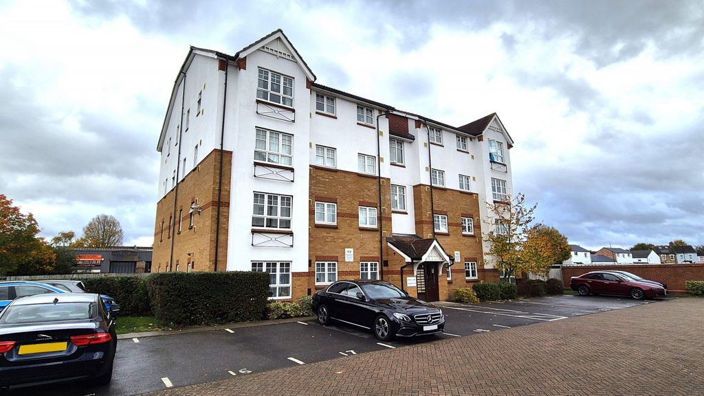 Property photo 1 of 7 Two Bed Flat With Two Bathrooms