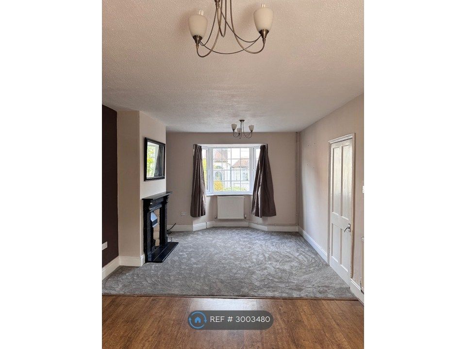 Property photo 1 of 13 Living Room