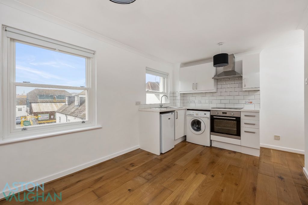 Property photo 1 of 9 5013880