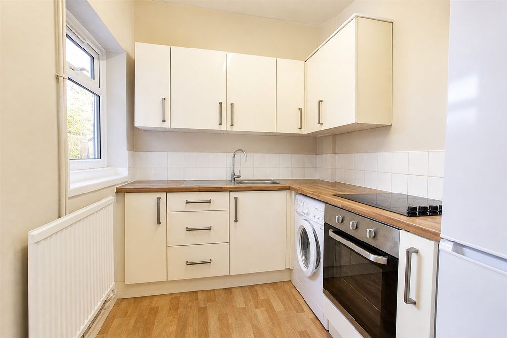 Property photo 2 of 9 Kitchen