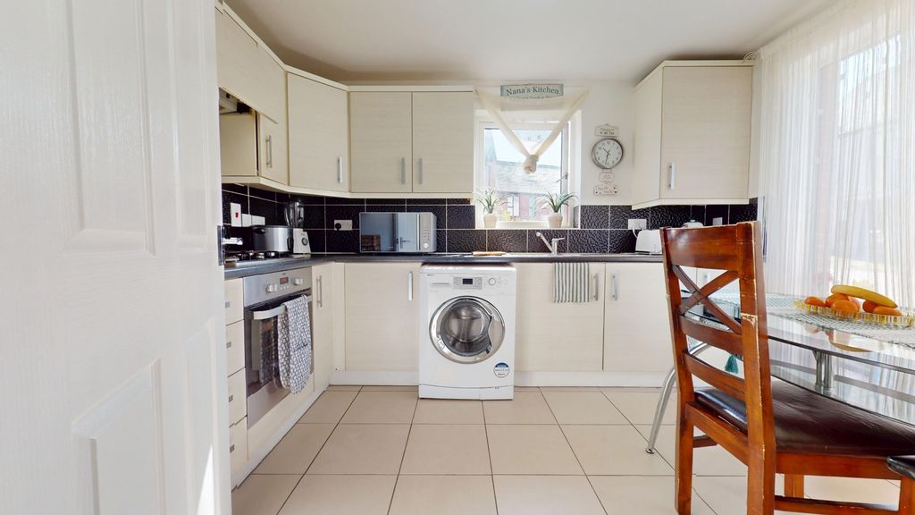 Property photo 2 of 24 4509902