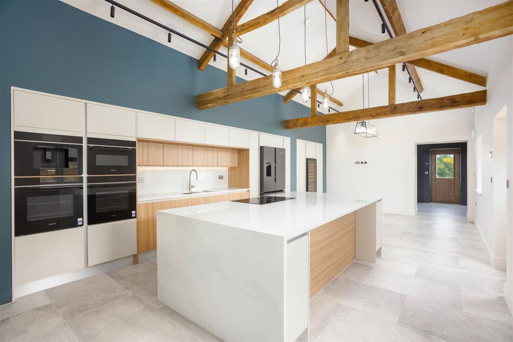 Property photo 2 of 25 00034.Jpg