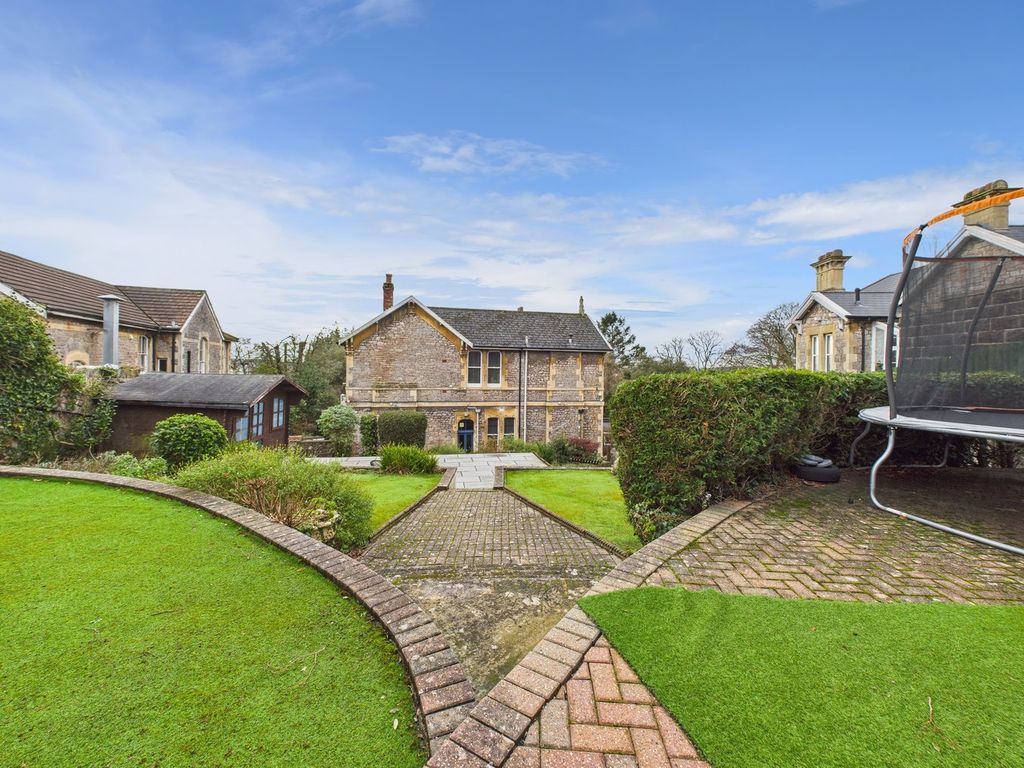 Property photo 3 of 52