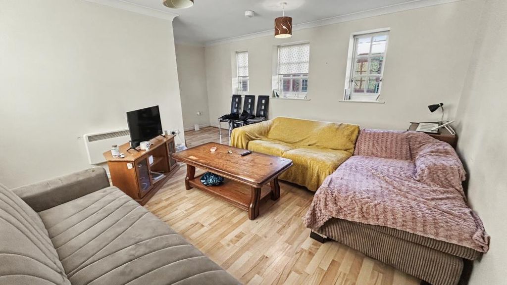 Property photo 2 of 9