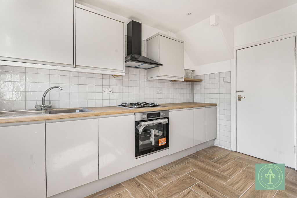 Property photo 3 of 27 Gallery