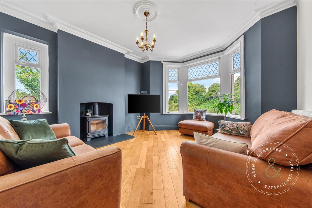 Property photo 2 of 49 Norton-House-17.Jpg