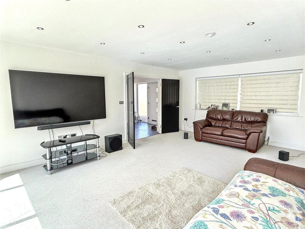 Property photo 3 of 18 Picture No. 35